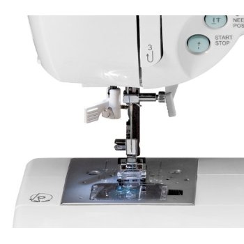 SINGER 7258 Stylist Model Sewing Machine Closeup