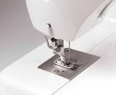 Singer 1507 sewing machine closeup